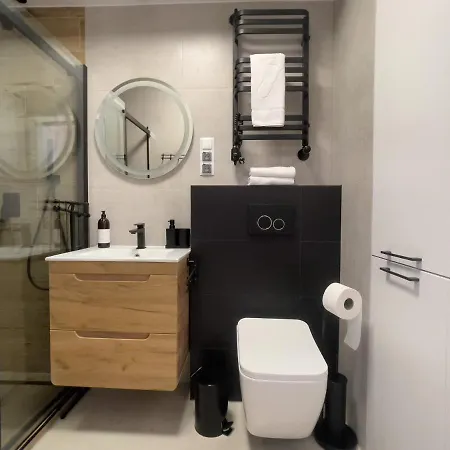 Urban Opolska 10 No 77b - Rooftop Garden - Free Garage Apartment *