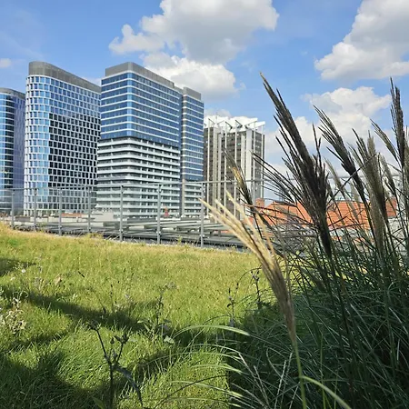 Urban Opolska 10 No 77b - Rooftop Garden - Free Garage Apartment