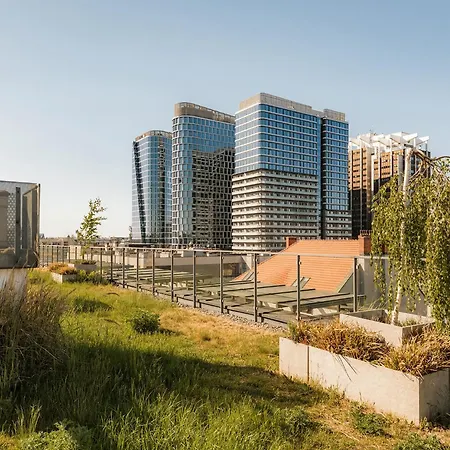 Urban Opolska 10 No 77b - Rooftop Garden - Free Garage Apartment *